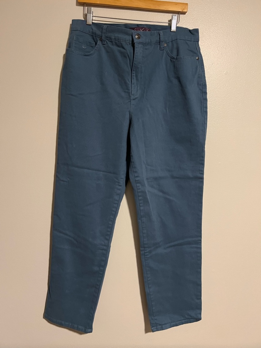 Gloria Vanderbilt Women's Straight Jeans in Teal Blue